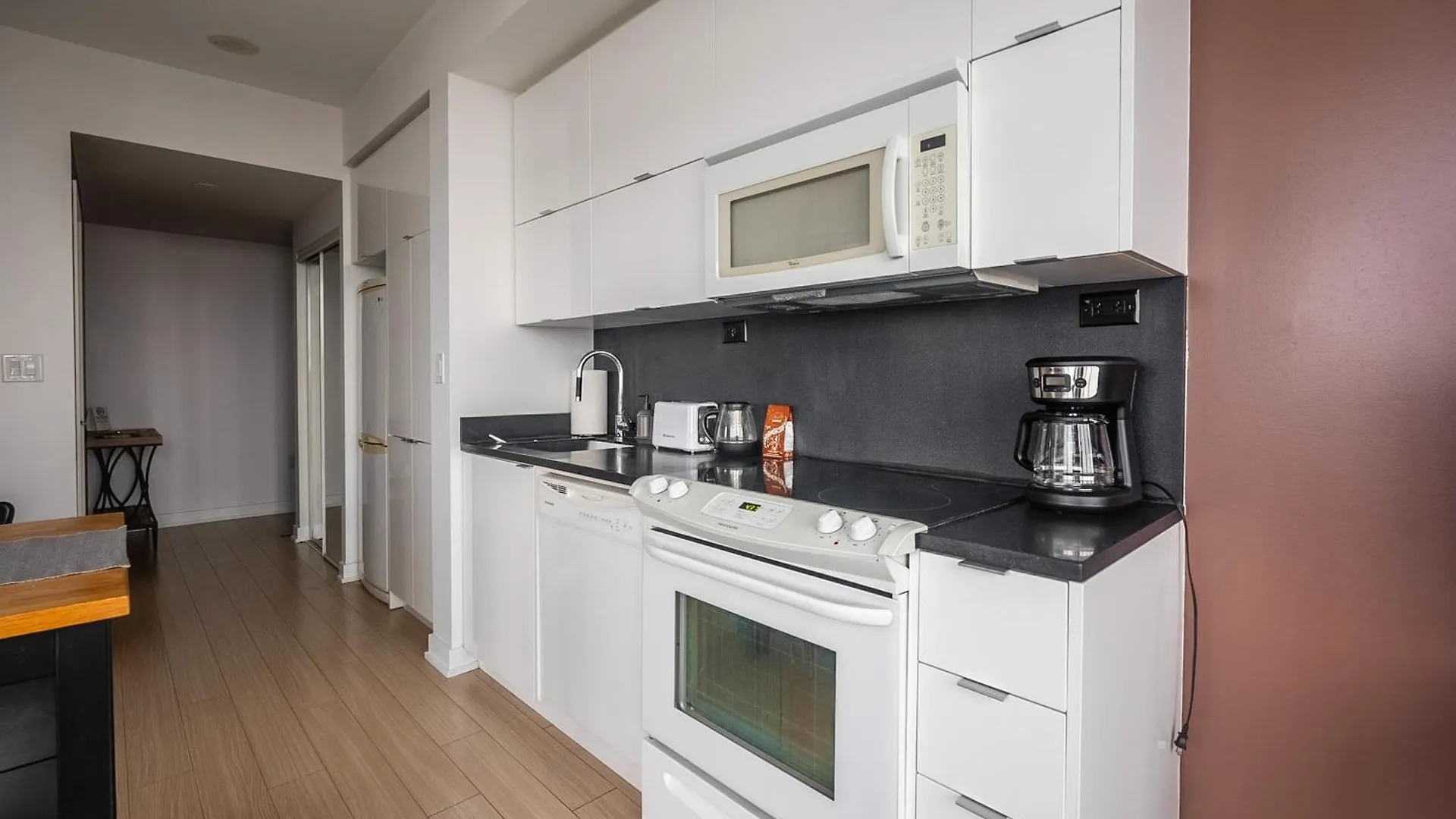 Globalstay Elegant Downtown Apartments Toronto 0*,  Canadá