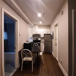Sanitized Renovated Close To Subway And 24 Hrs Services , Montréal Canada